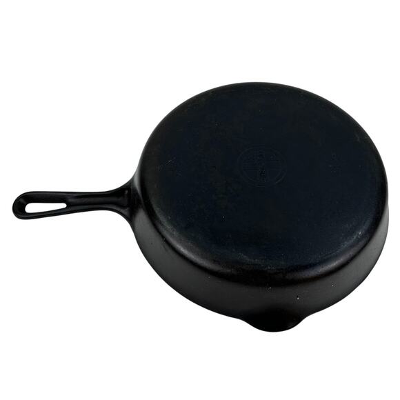Vintage Griswold 704-H Small Logo Cast Iron Skillet No.8 - Picture 2 of 5